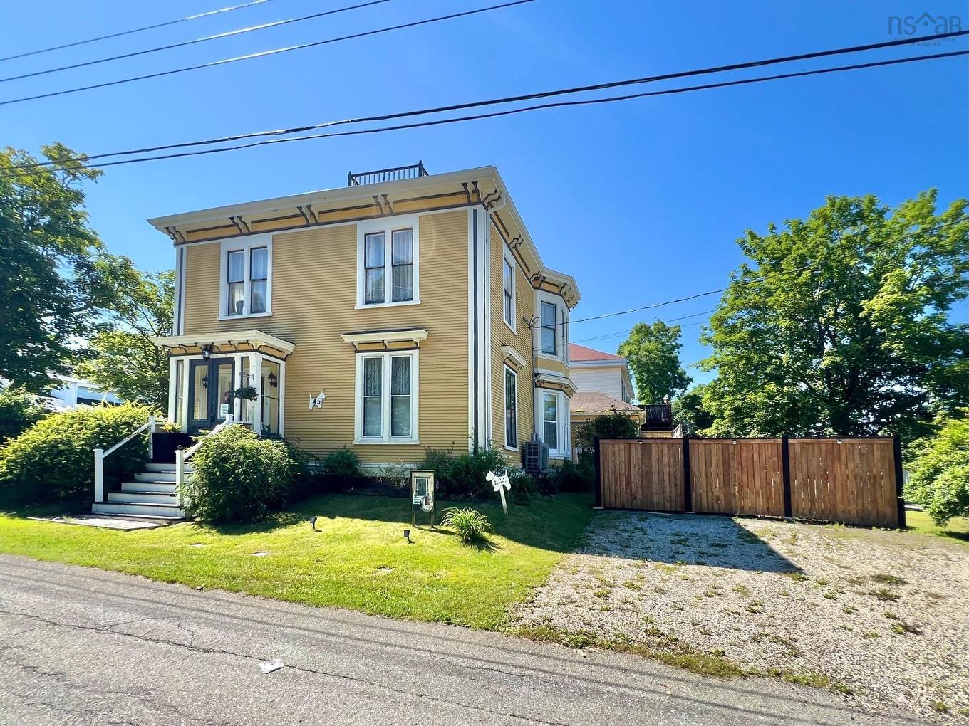45 Alma Street, Yarmouth, NS