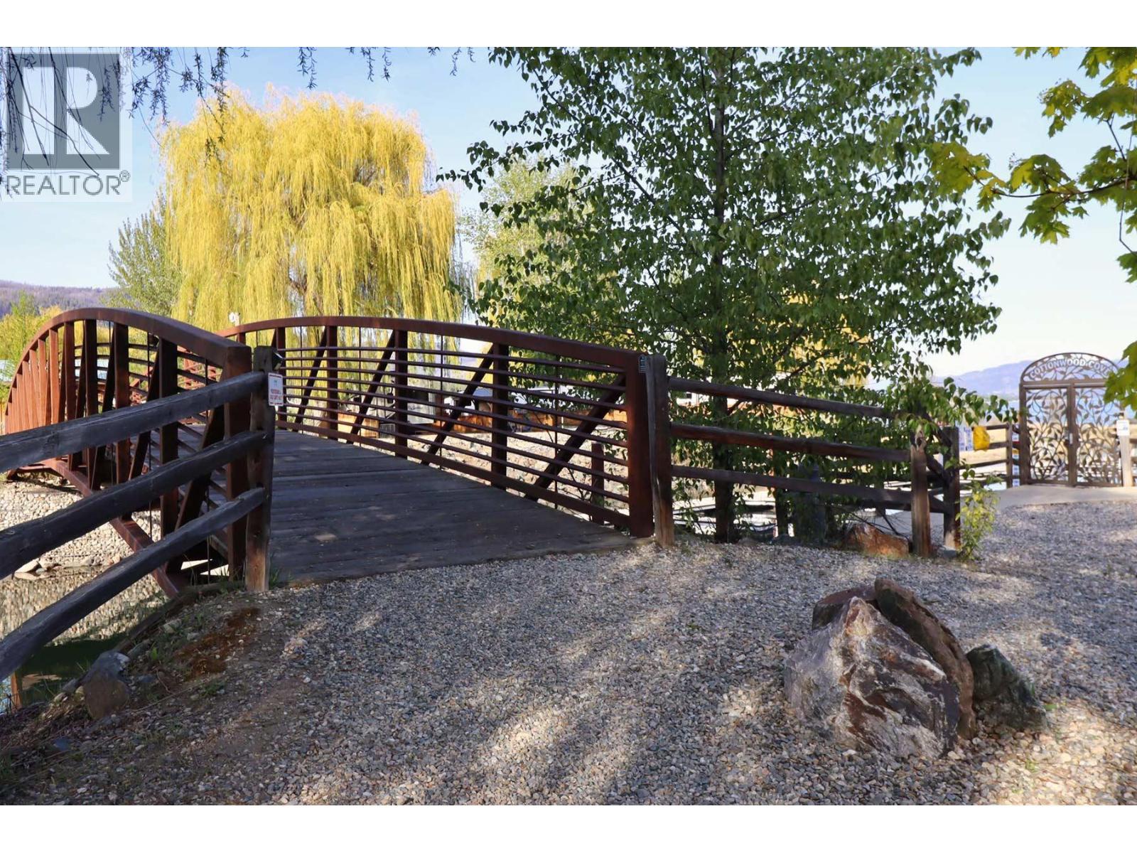 4 Marina Way, Lee Creek, BC