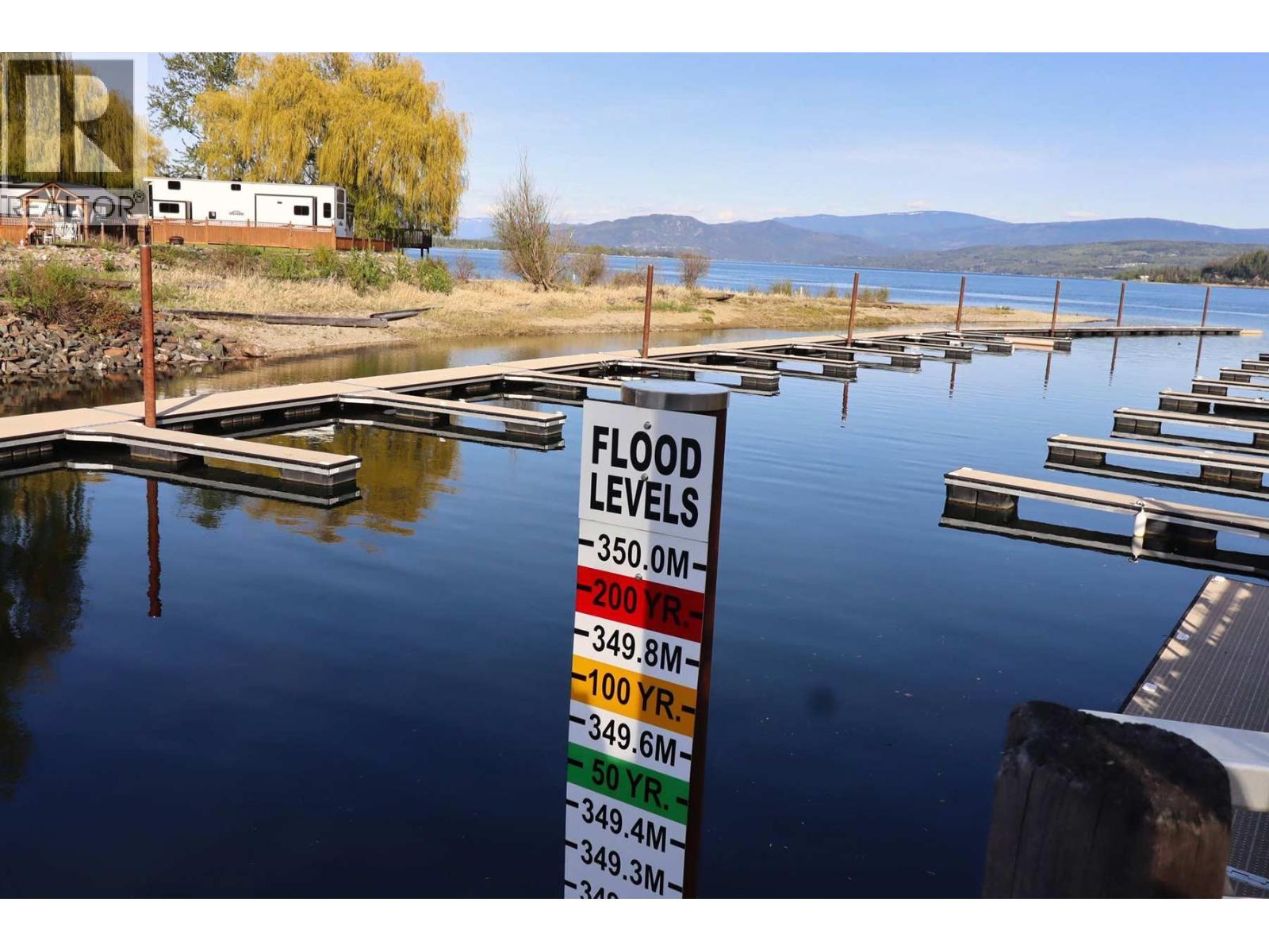 4 Marina Way, Lee Creek, BC