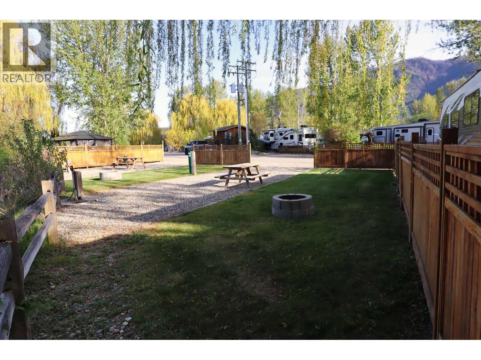 4 Marina Way, Lee Creek, BC