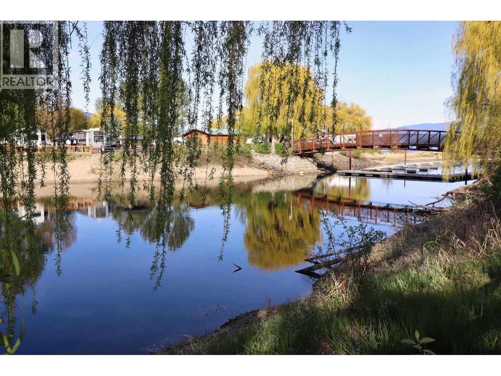 4 Marina Way, Lee Creek, BC