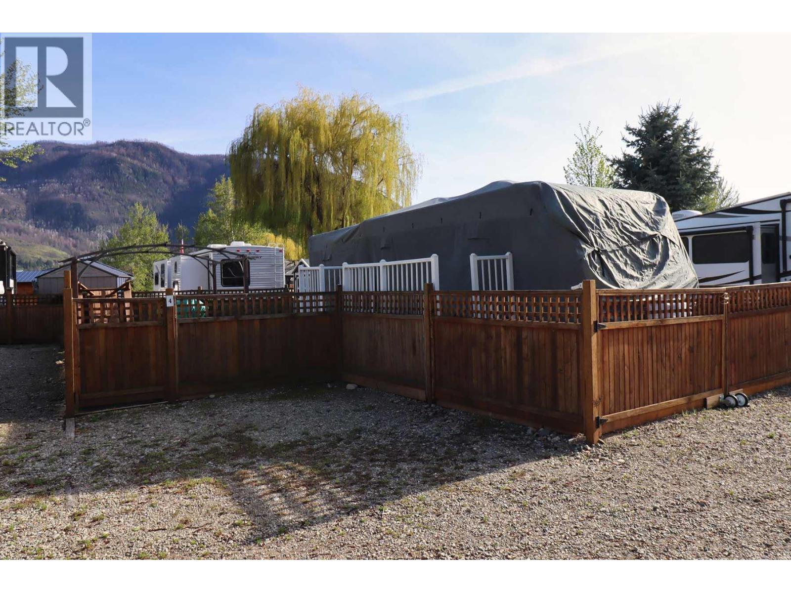 4 Heron Lane, Lee Creek, BC