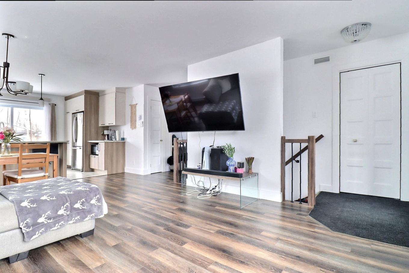 Salon - 155 Rue Du Mauzac, Drummondville, QC - Indoor Photo Showing Other Room