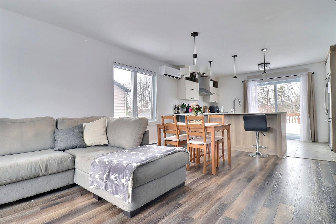 Salon - 155 Rue Du Mauzac, Drummondville, QC - Indoor Photo Showing Living Room