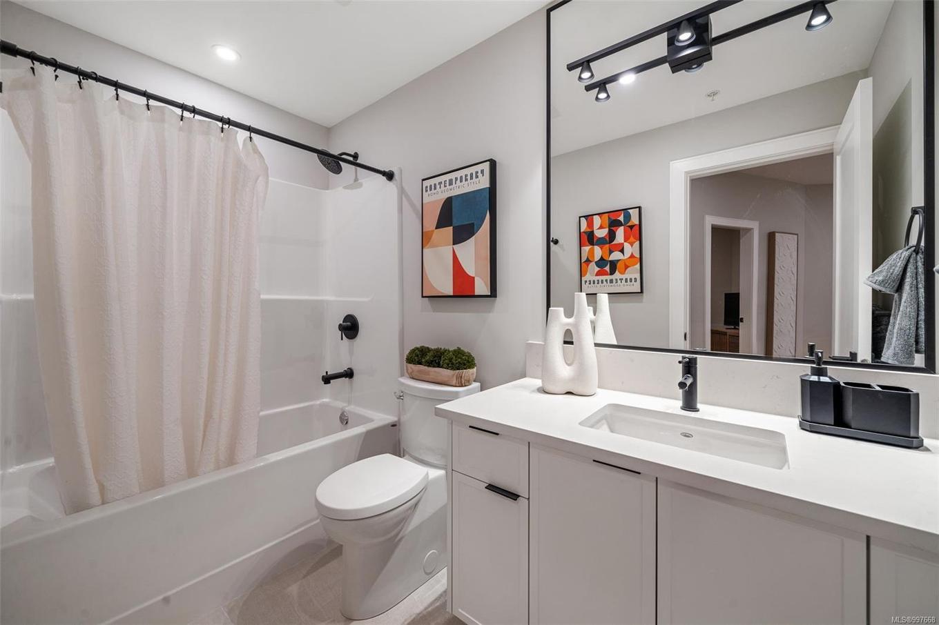 205-1810 Selenite Pl, Langford, BC - Indoor Photo Showing Bathroom