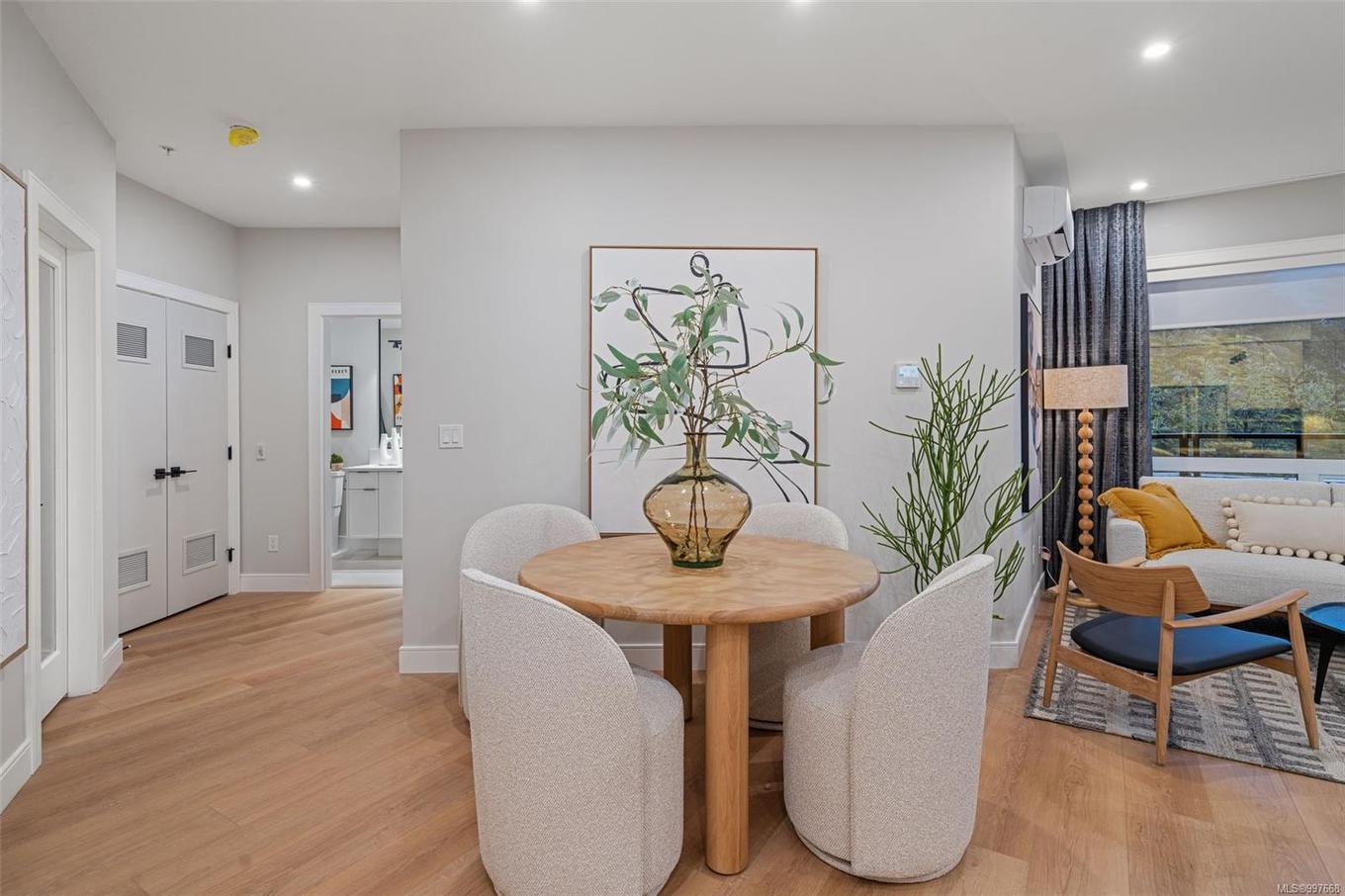 205-1810 Selenite Pl, Langford, BC - Indoor Photo Showing Dining Room