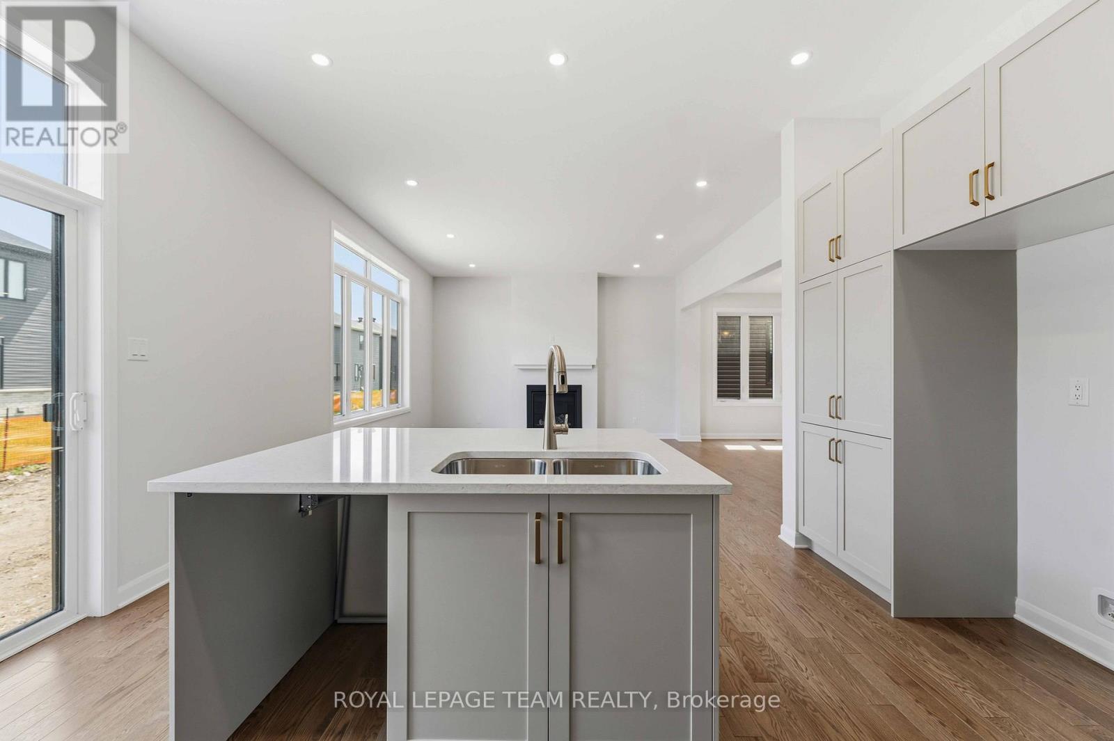 2026 Wanderer Avenue, Ottawa, ON - Indoor Photo Showing Kitchen With Double Sink