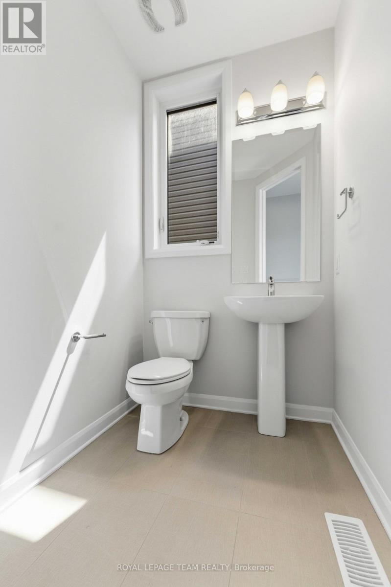 2026 Wanderer Avenue, Ottawa, ON - Indoor Photo Showing Bathroom