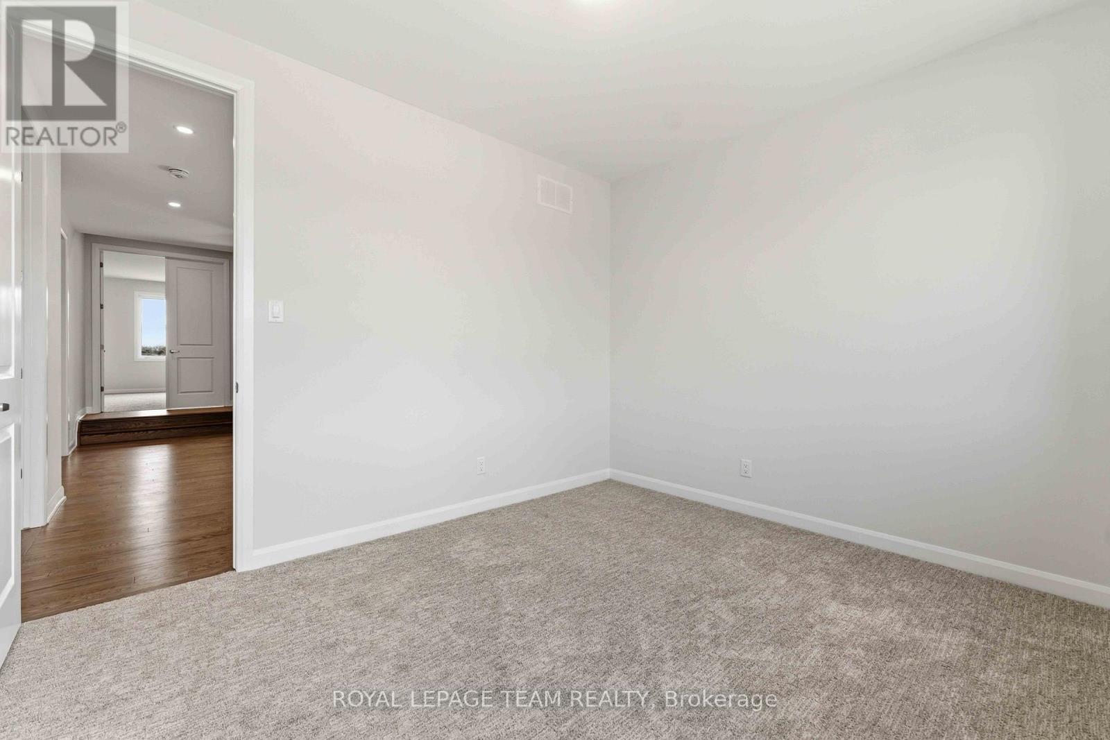2026 Wanderer Avenue, Ottawa, ON - Indoor Photo Showing Other Room