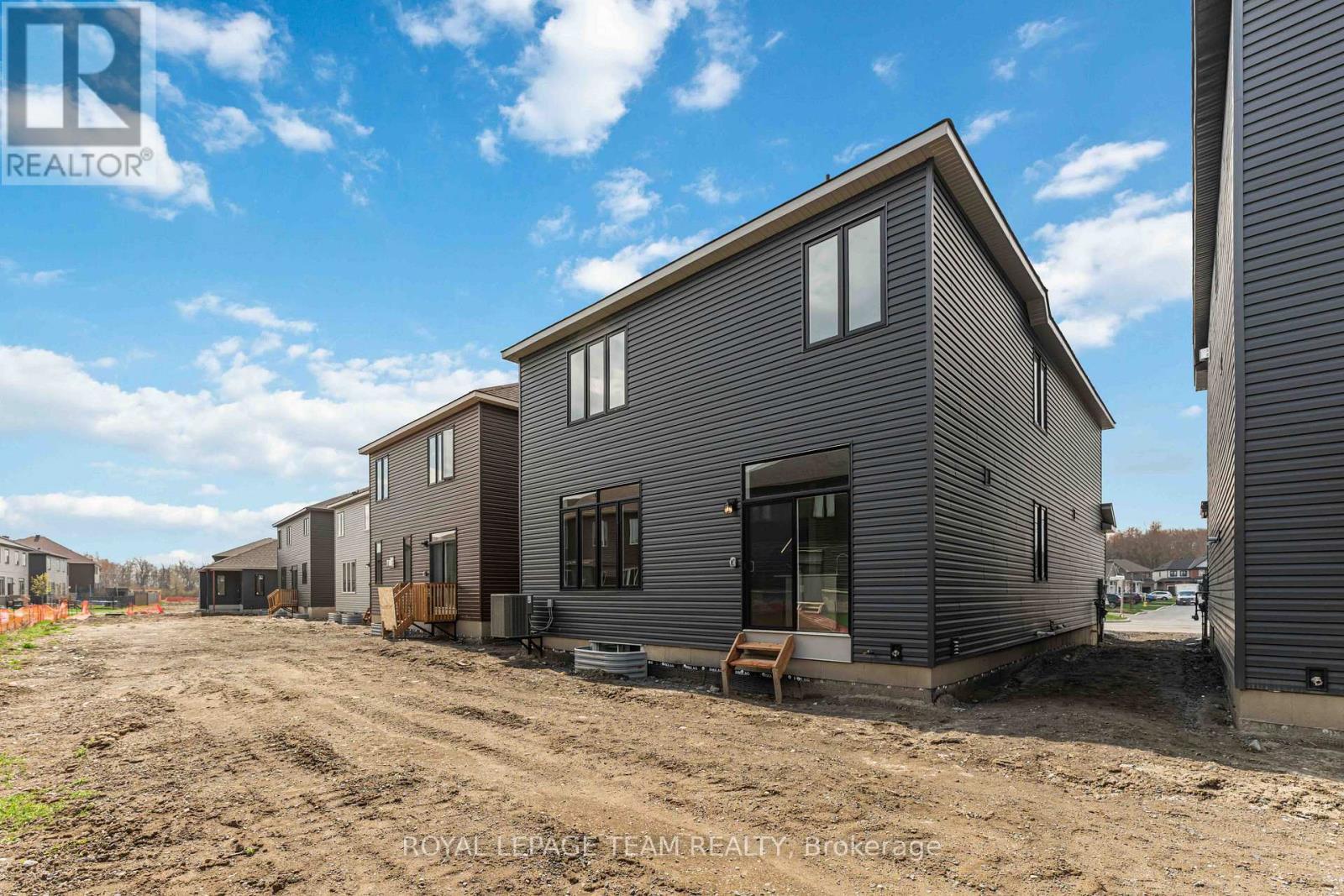 2026 Wanderer Avenue, Ottawa, ON - Outdoor