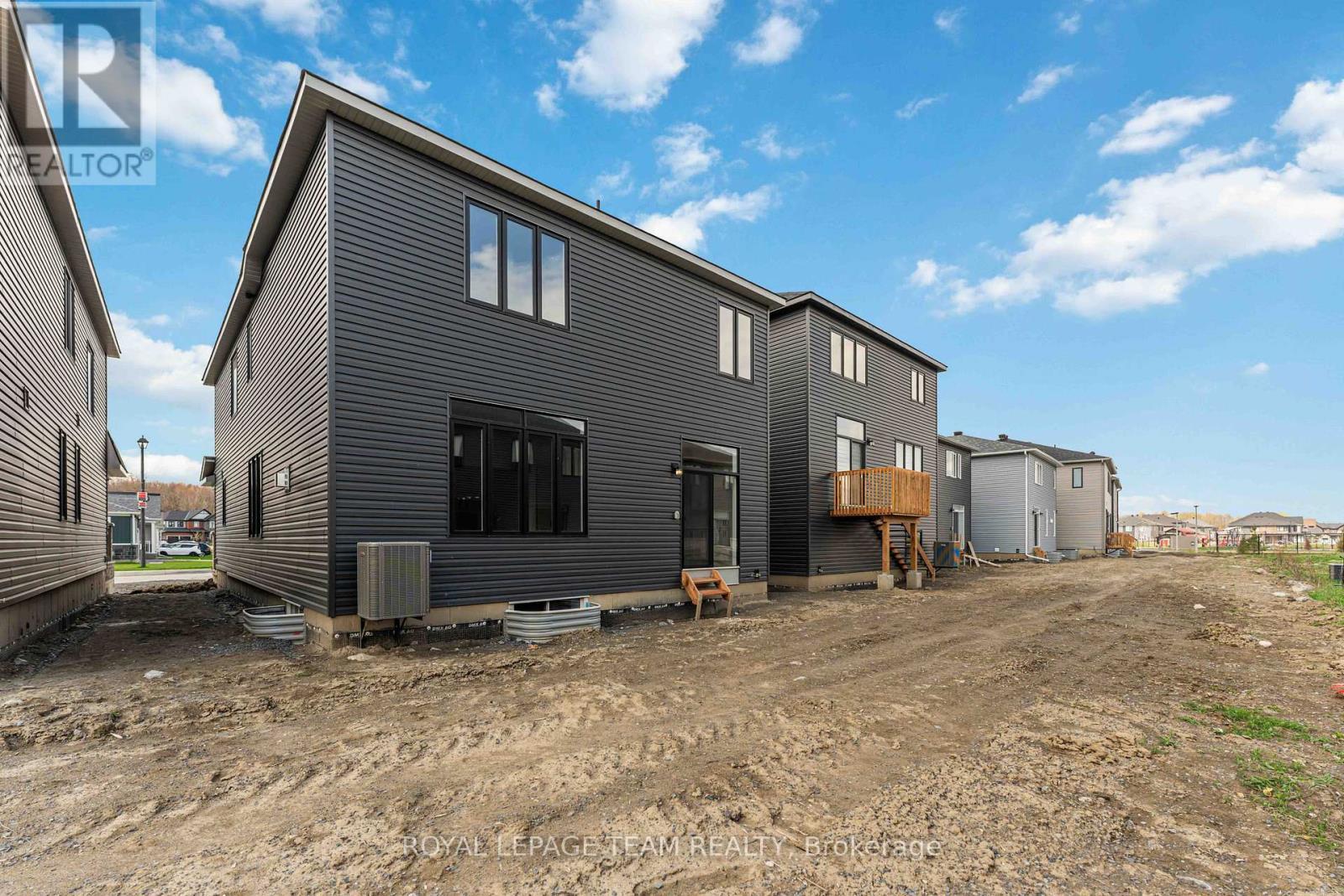 2026 Wanderer Avenue, Ottawa, ON - Outdoor With Exterior