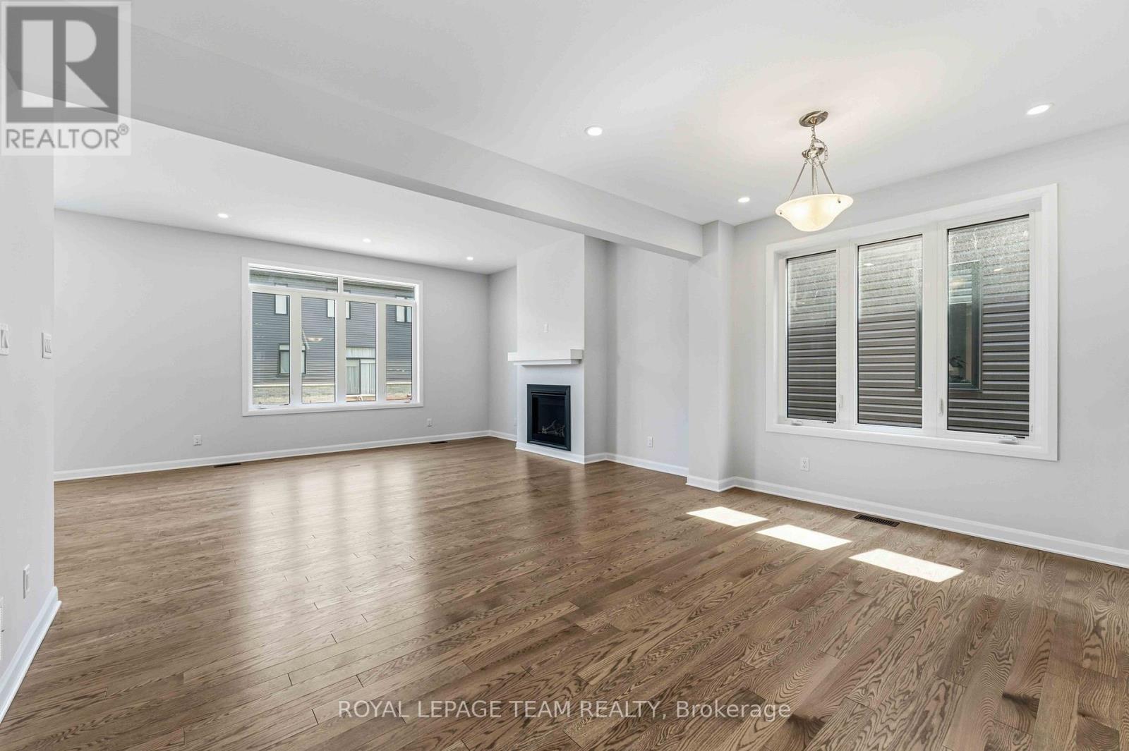 2026 Wanderer Avenue, Ottawa, ON - Indoor Photo Showing Living Room With Fireplace