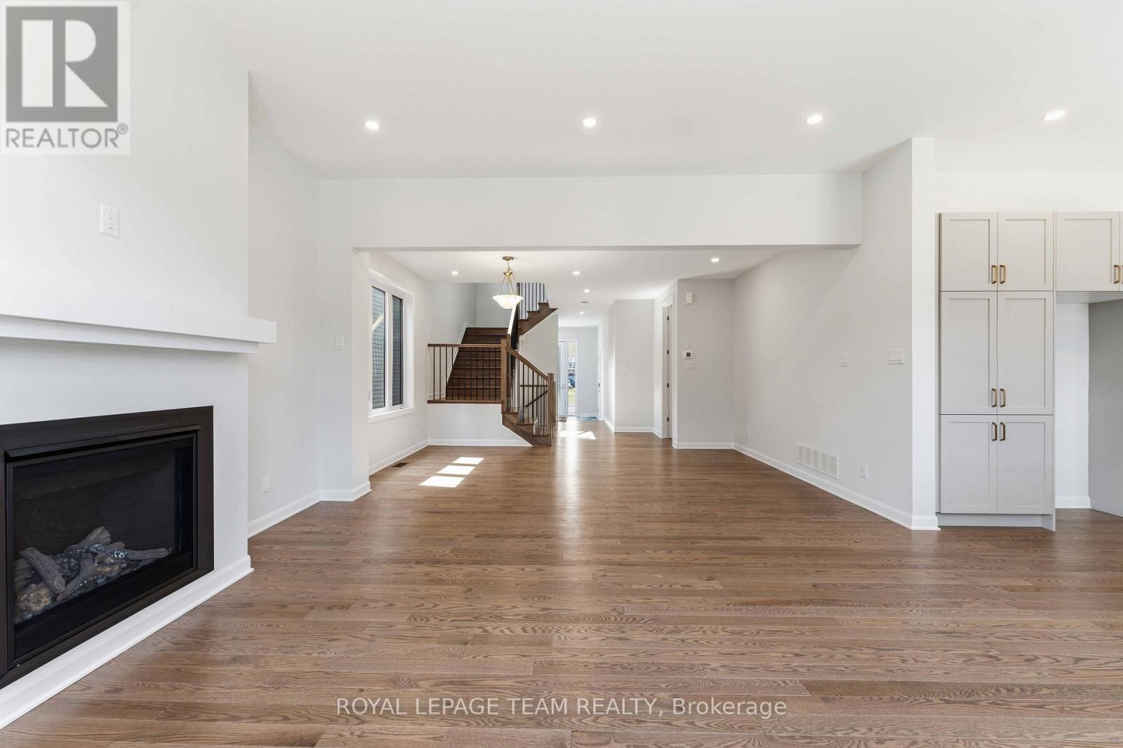 2026 Wanderer Avenue, Ottawa, ON - Indoor Photo Showing Living Room With Fireplace