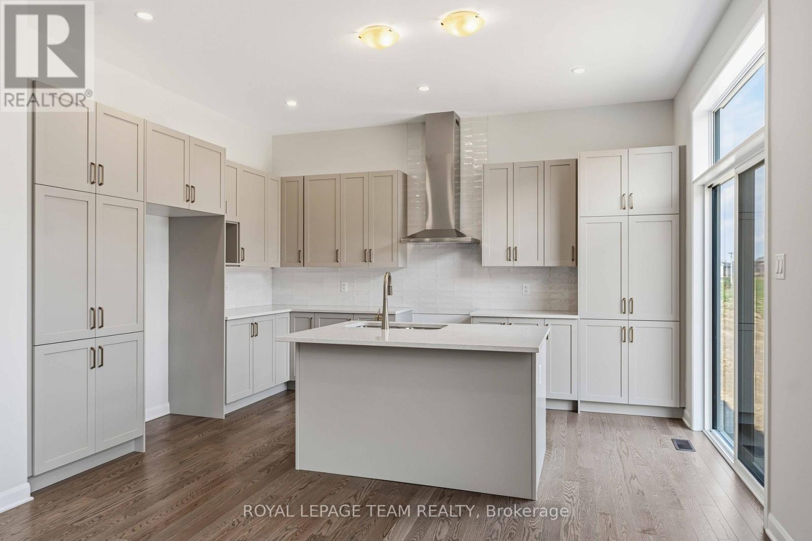 2026 Wanderer Avenue, Ottawa, ON - Indoor Photo Showing Kitchen