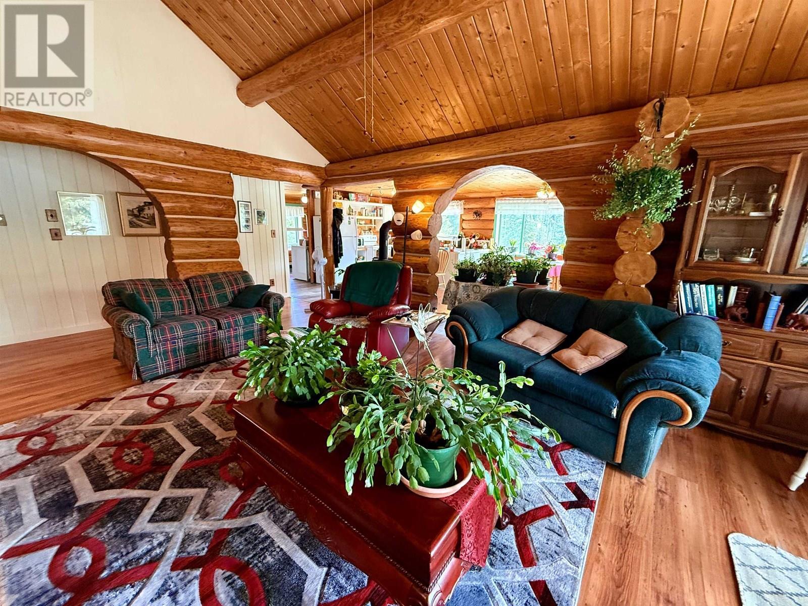 2875 Spout Lake Road, Lac La Hache, BC - Indoor