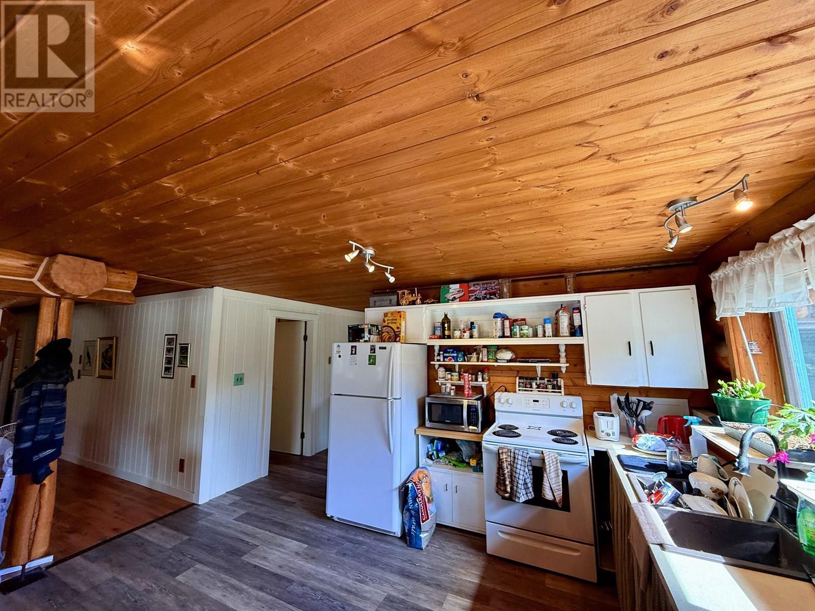 2875 Spout Lake Road, Lac La Hache, BC - Indoor Photo Showing Kitchen