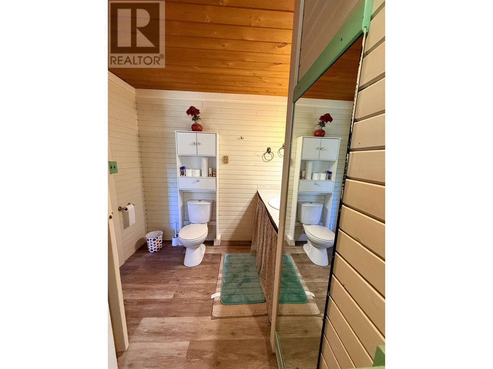 2875 Spout Lake Road, Lac La Hache, BC - Indoor