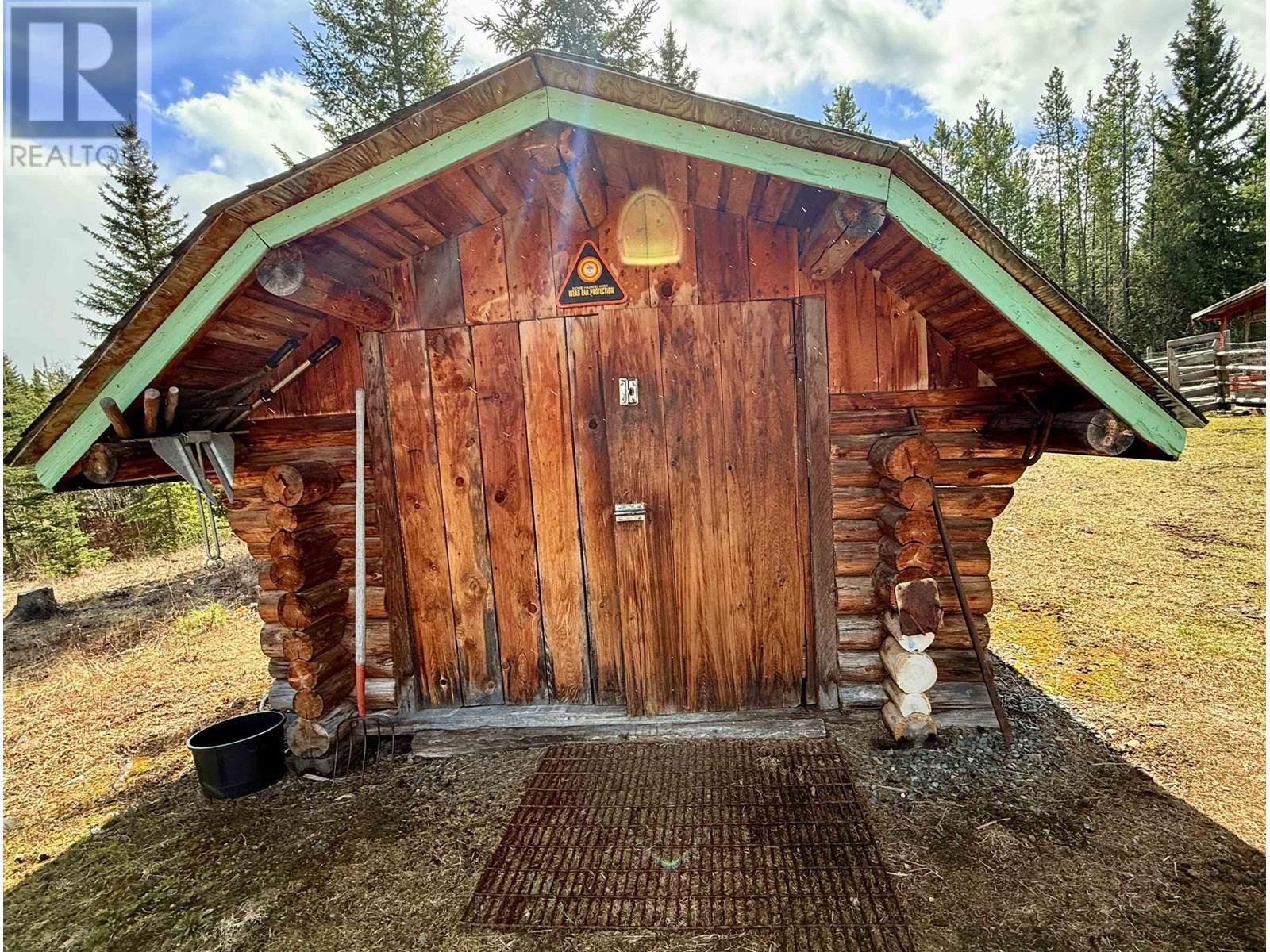 2875 Spout Lake Road, Lac La Hache, BC - Outdoor