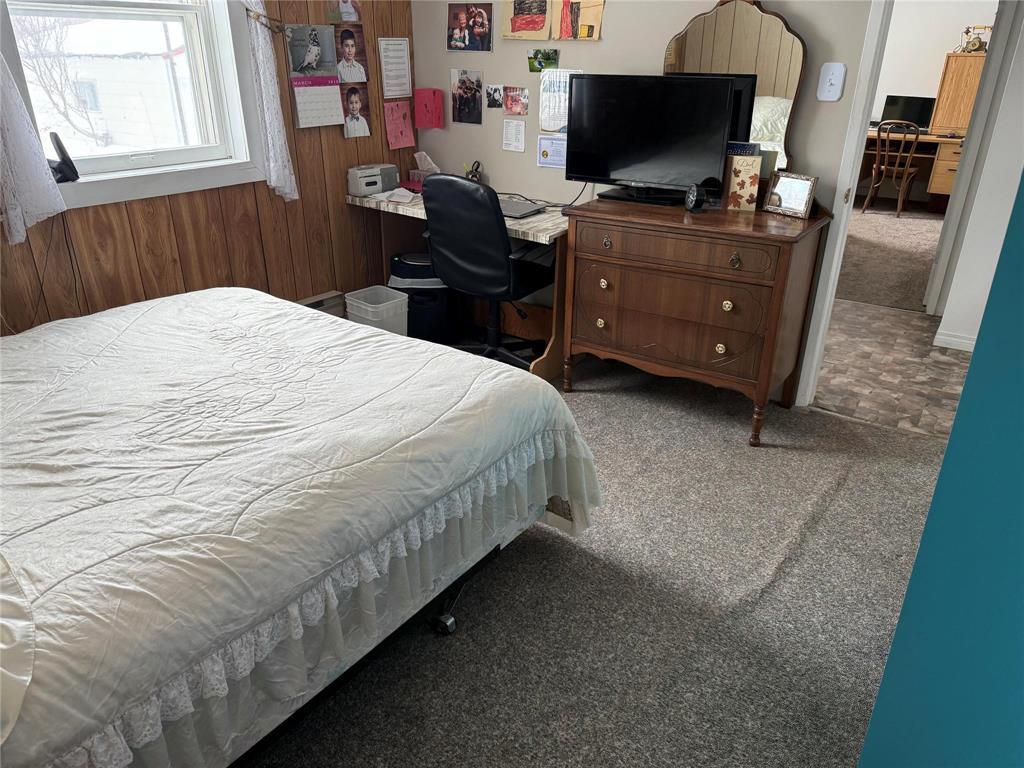 77 Railway Avenue, Benito, MB - Indoor Photo Showing Bedroom