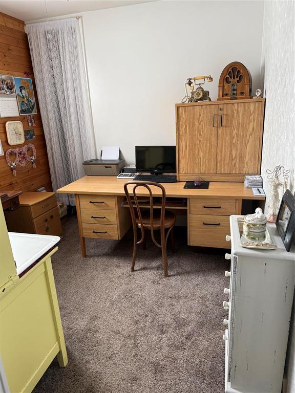 77 Railway Avenue, Benito, MB - Indoor Photo Showing Office