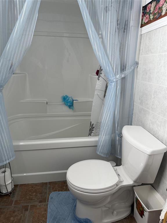 77 Railway Avenue, Benito, MB - Indoor Photo Showing Bathroom