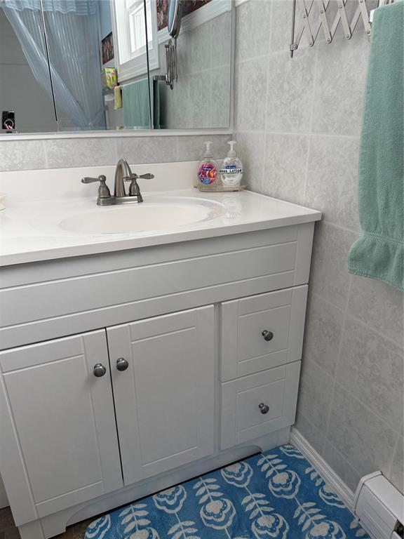 77 Railway Avenue, Benito, MB - Indoor Photo Showing Bathroom