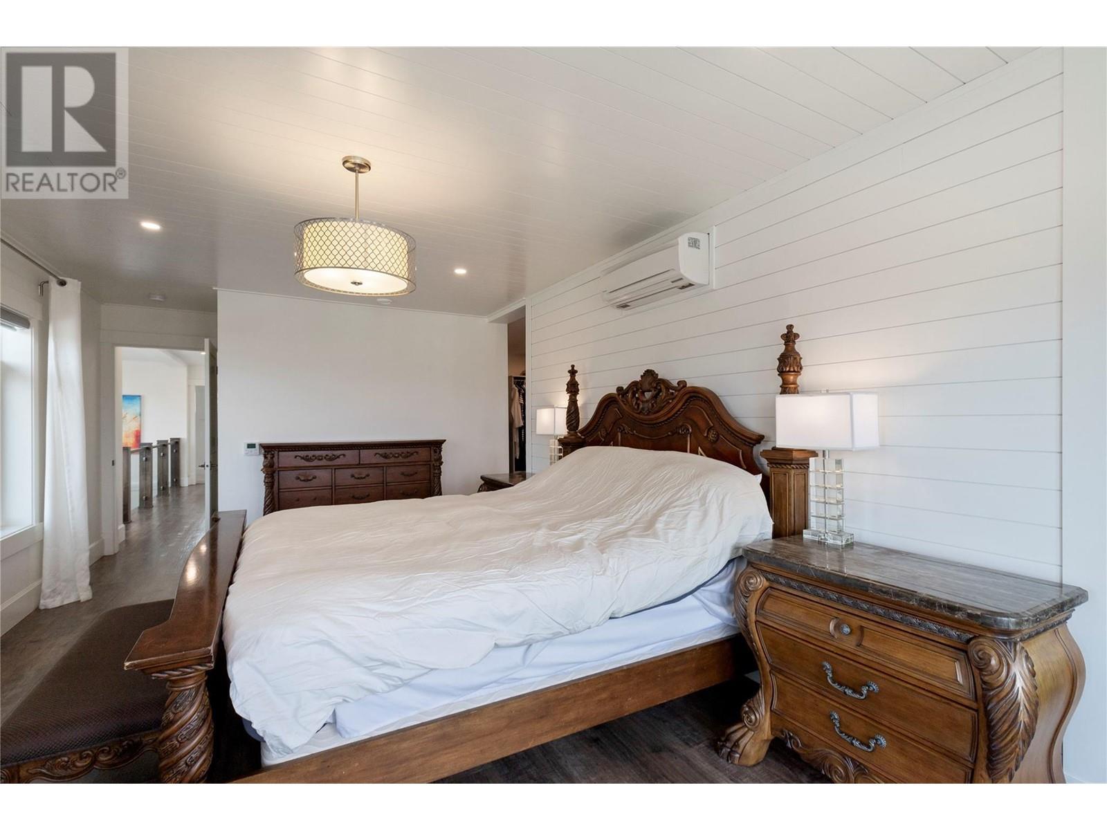 2191 Lavetta Drive, Kelowna, BC - Indoor Photo Showing Bedroom
