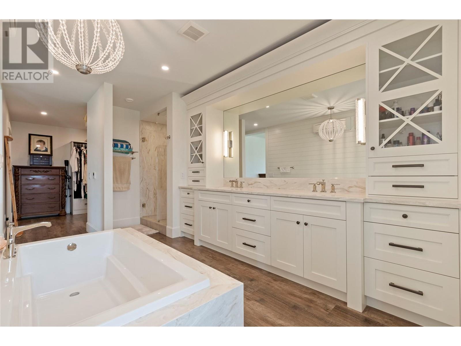 2191 Lavetta Drive, Kelowna, BC - Indoor Photo Showing Bathroom
