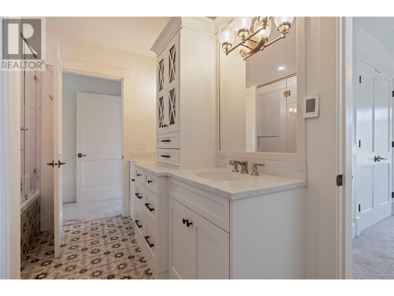 2191 Lavetta Drive, Kelowna, BC - Indoor Photo Showing Bathroom