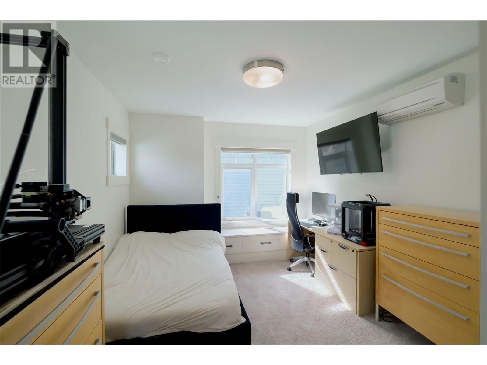 2191 Lavetta Drive, Kelowna, BC - Indoor Photo Showing Bedroom