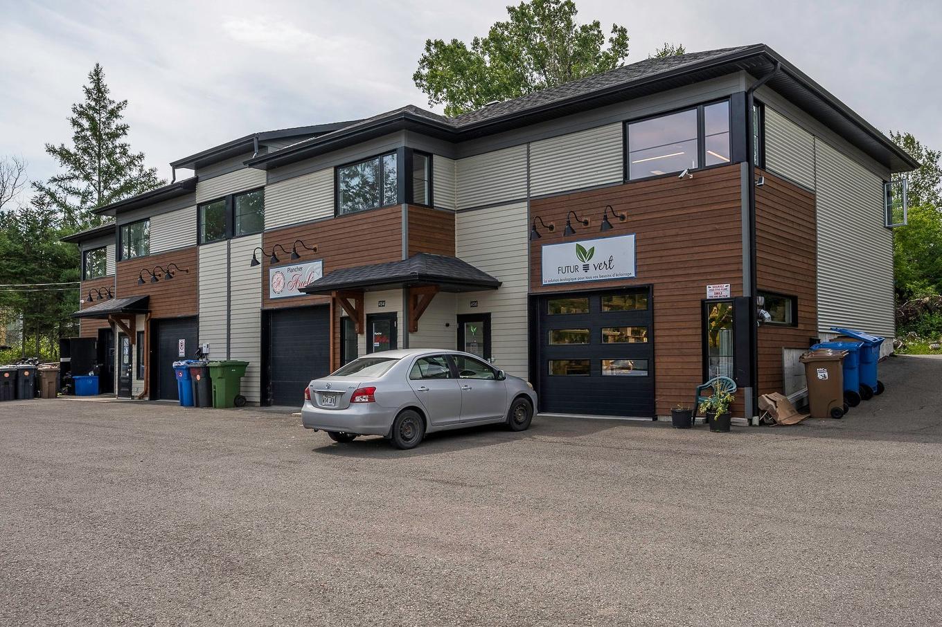 Frontage - 450 - 464 Boul. Des Laurentides, Piedmont, QC - Outdoor