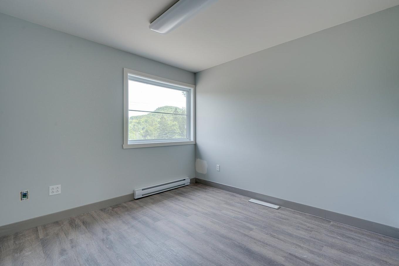 Interior - 450 - 464 Boul. Des Laurentides, Piedmont, QC - Indoor Photo Showing Other Room