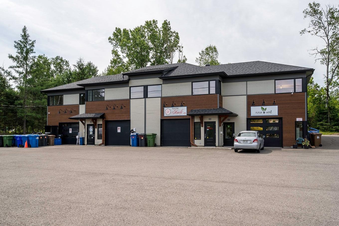 Frontage - 450 - 464 Boul. Des Laurentides, Piedmont, QC - Outdoor