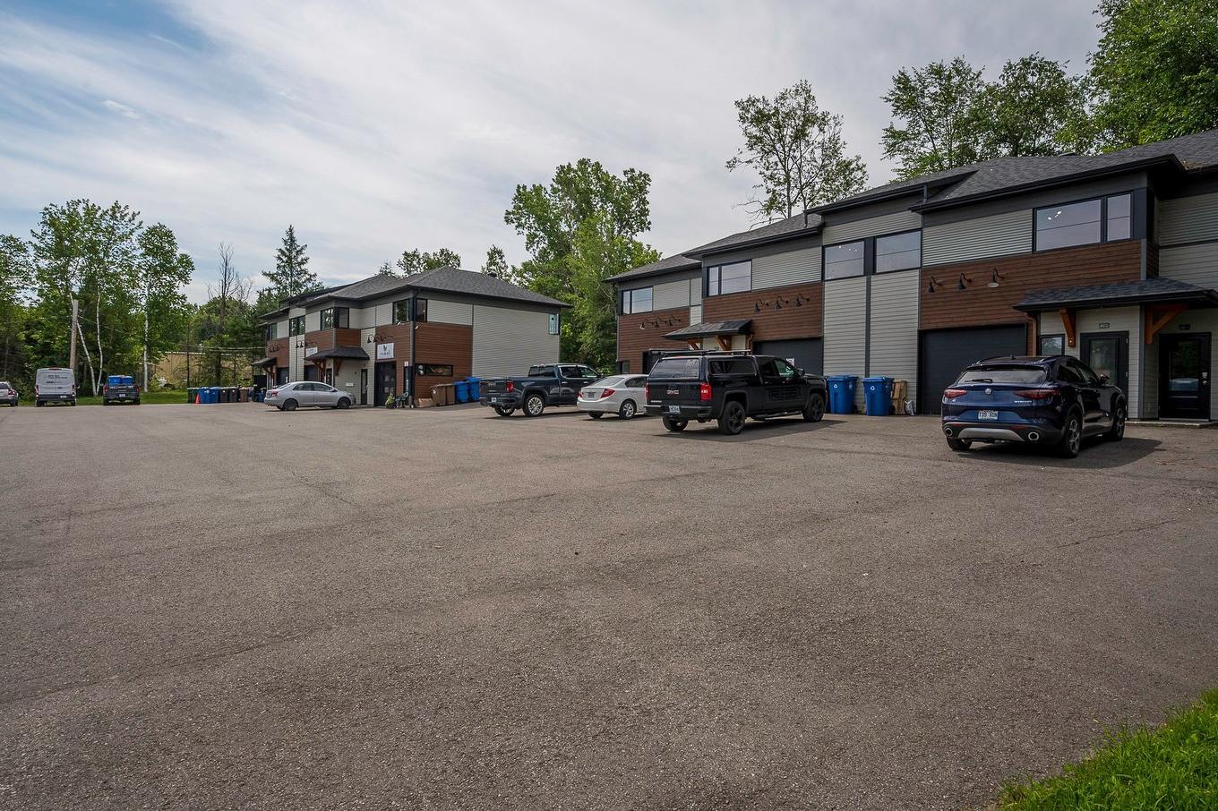 Frontage - 450 - 464 Boul. Des Laurentides, Piedmont, QC - Outdoor