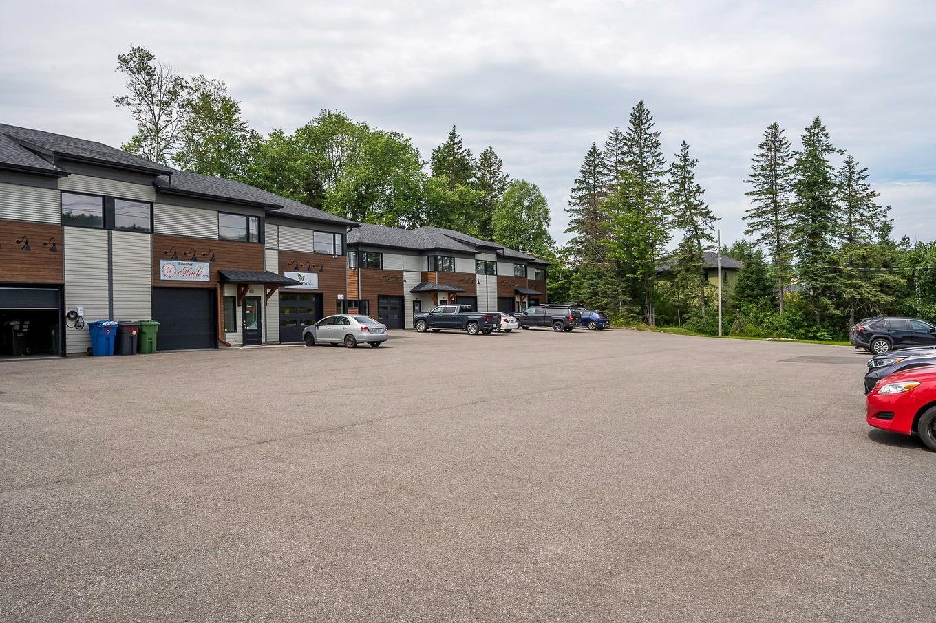 Frontage - 450 - 464 Boul. Des Laurentides, Piedmont, QC - Outdoor