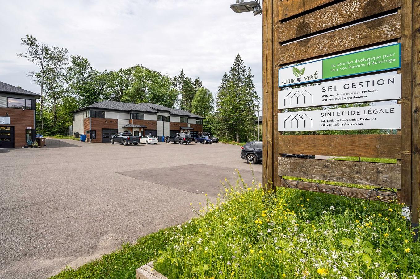 Frontage - 450 - 464 Boul. Des Laurentides, Piedmont, QC - Outdoor