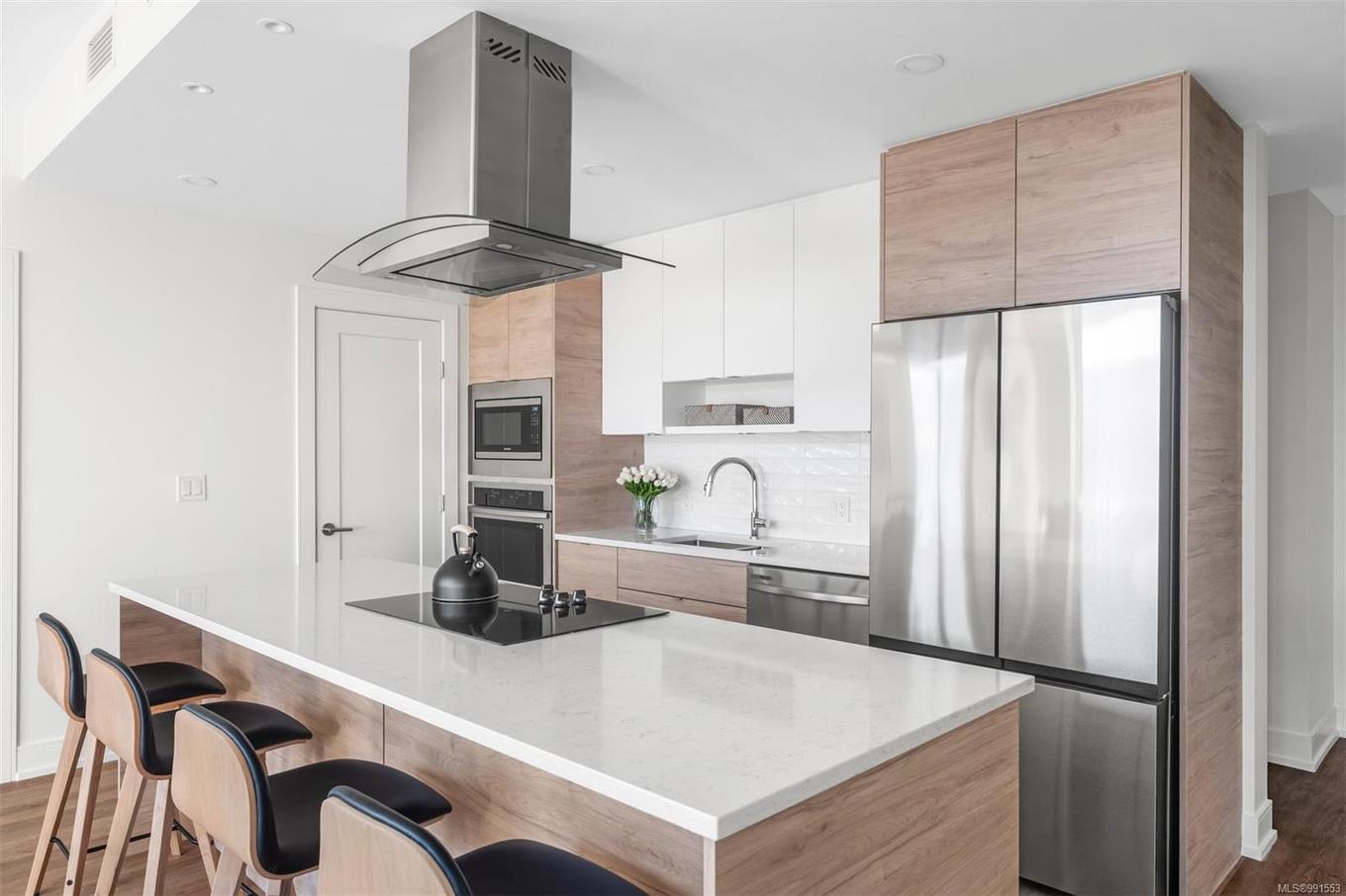 906-1628 Store St, Victoria, BC - Indoor Photo Showing Kitchen With Upgraded Kitchen