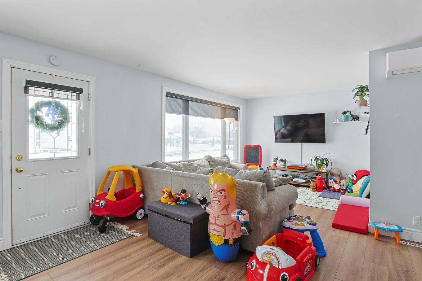 Salon - 348 Rg Notre-Dame, Saint-Rémi, QC - Indoor