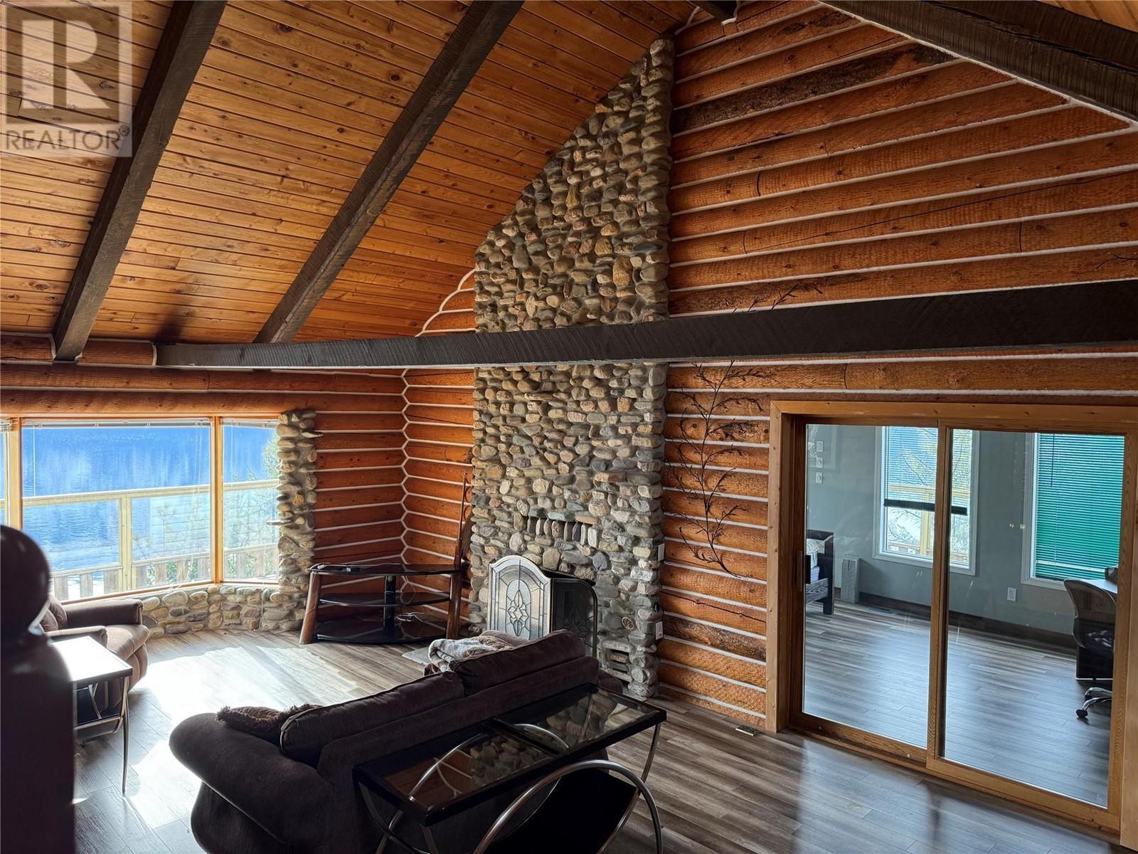 9703 3A Highway, Kuskanook, BC - Indoor With Fireplace