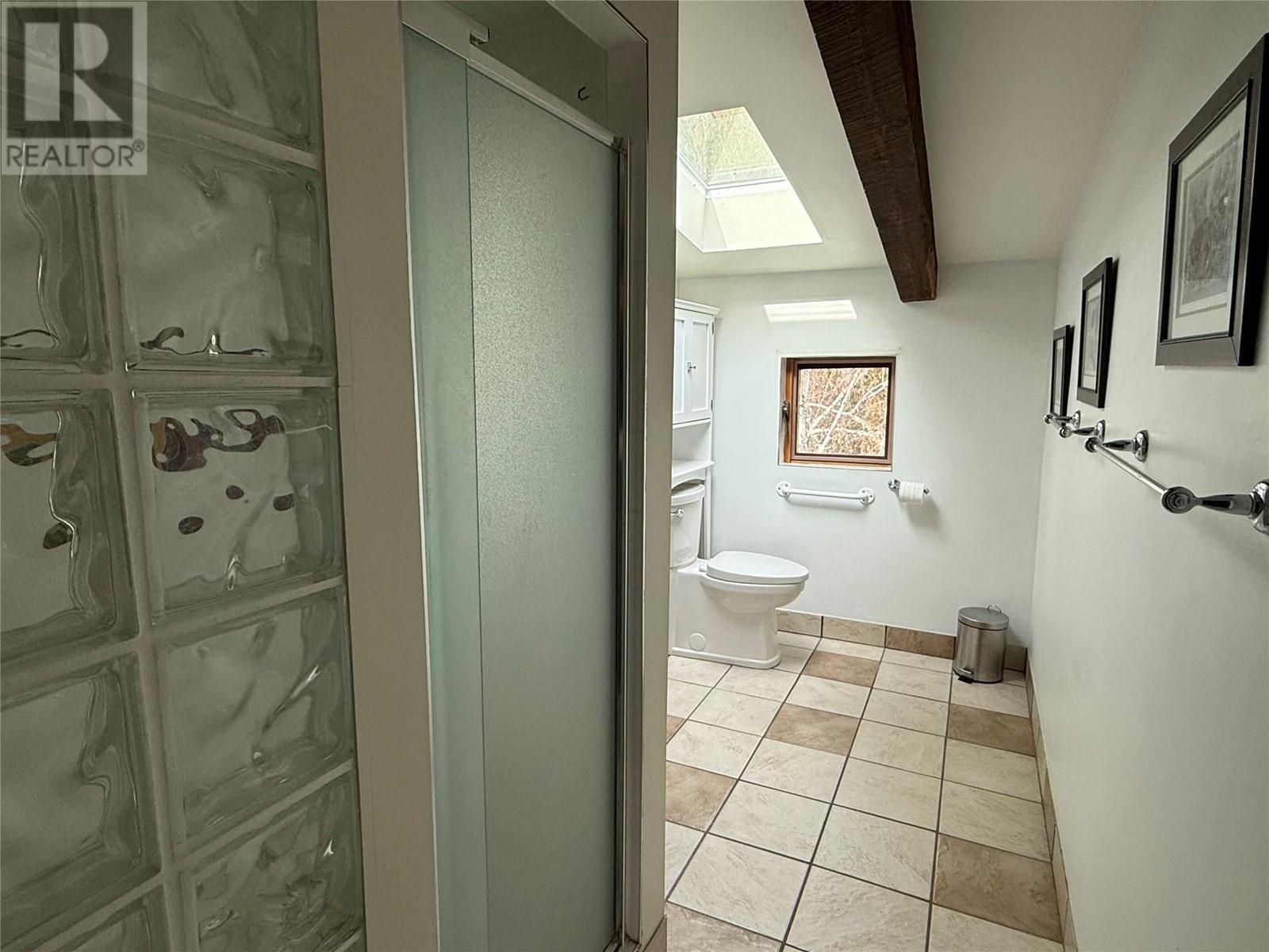 9703 3A Highway, Kuskanook, BC - Indoor Photo Showing Bathroom