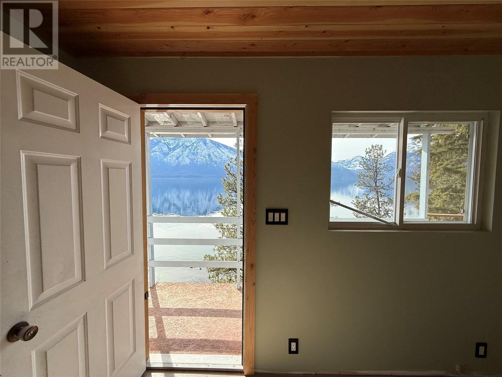 9703 3A Highway, Kuskanook, BC - Indoor Photo Showing Other Room