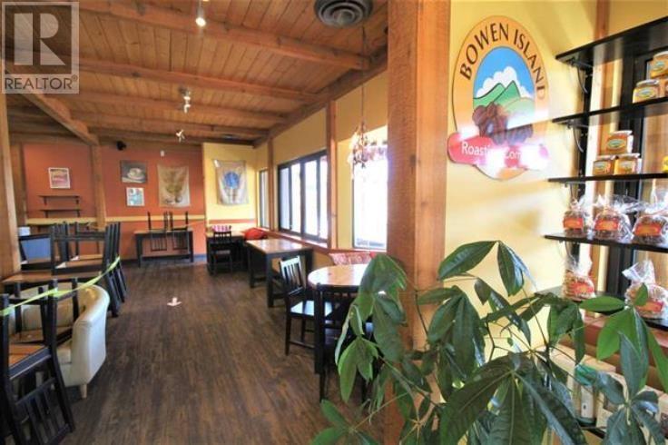 818 Gibsons Way, Gibsons, BC