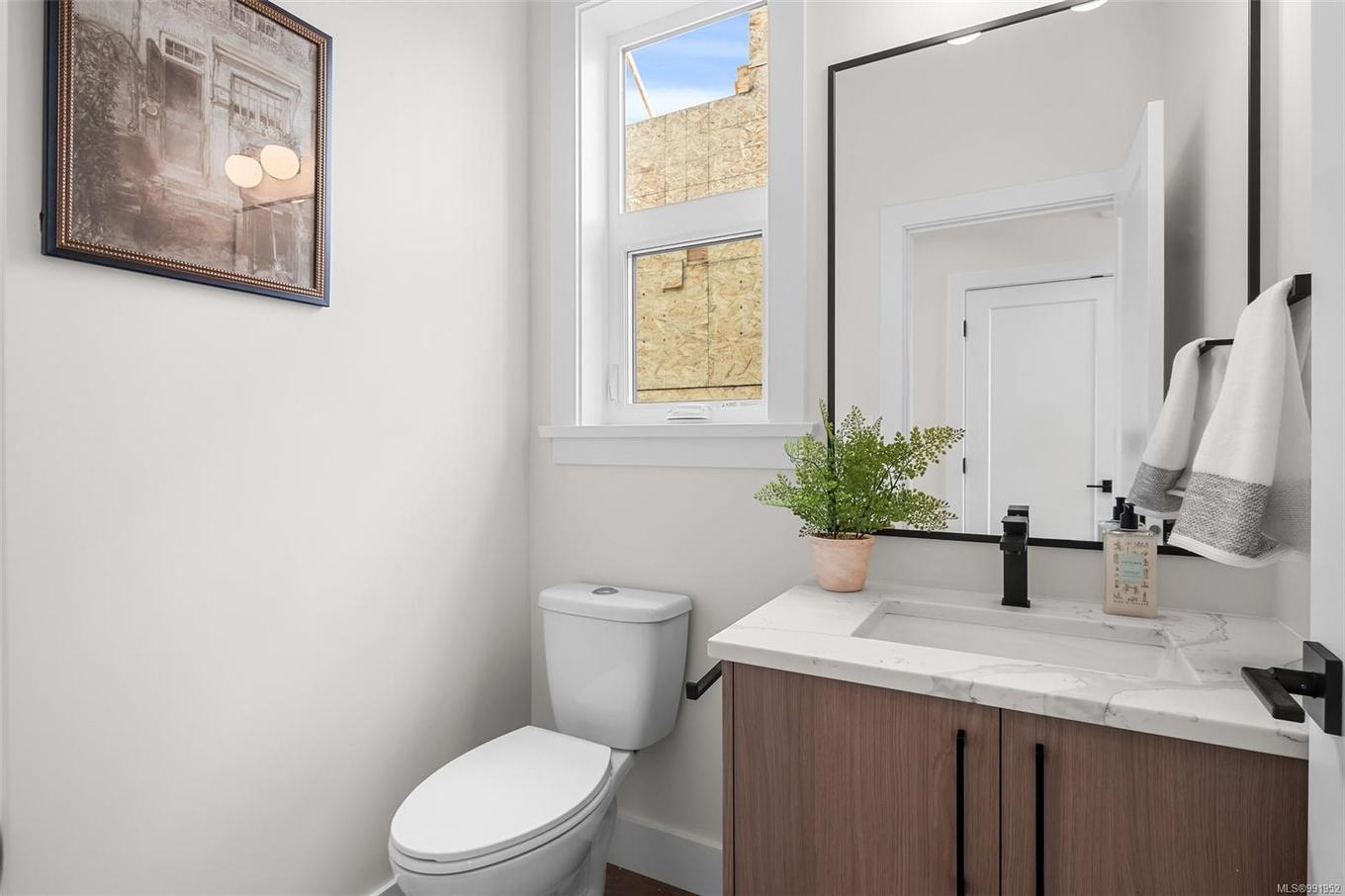 1548 Marble Pl, Langford, BC - Indoor Photo Showing Bathroom