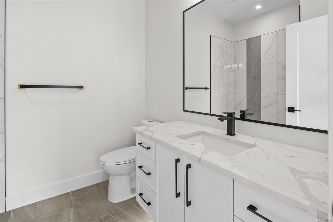 1548 Marble Pl, Langford, BC - Indoor Photo Showing Bathroom
