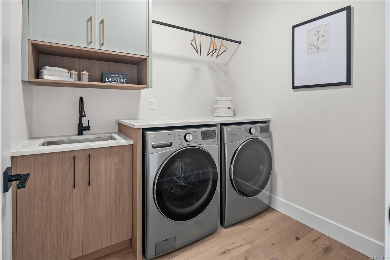 1548 Marble Pl, Langford, BC - Indoor Photo Showing Laundry Room