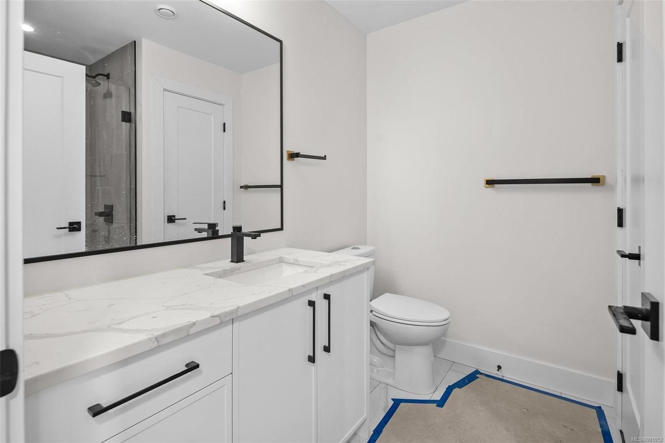 1548 Marble Pl, Langford, BC - Indoor Photo Showing Bathroom