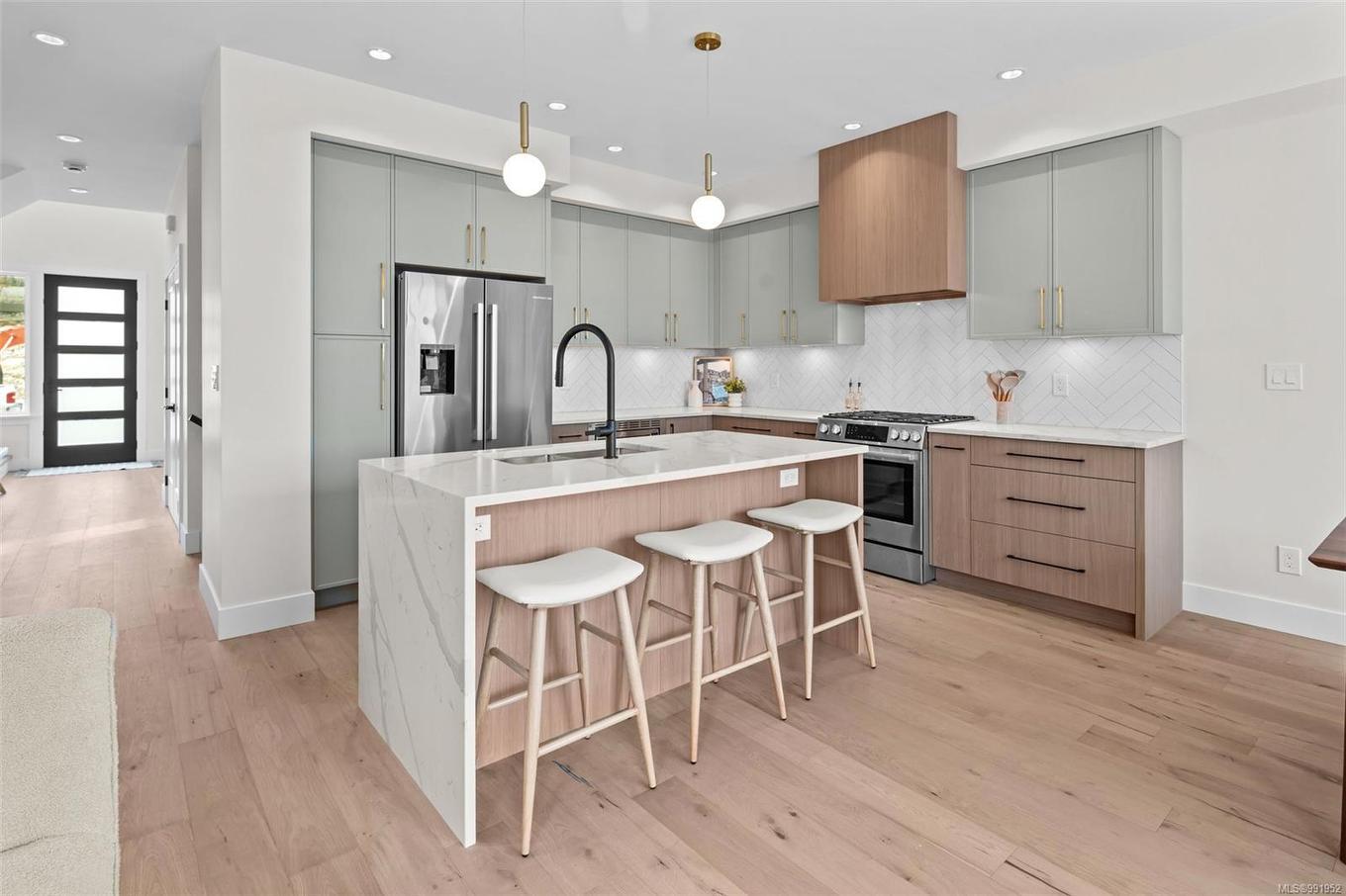 1548 Marble Pl, Langford, BC - Indoor Photo Showing Kitchen With Upgraded Kitchen