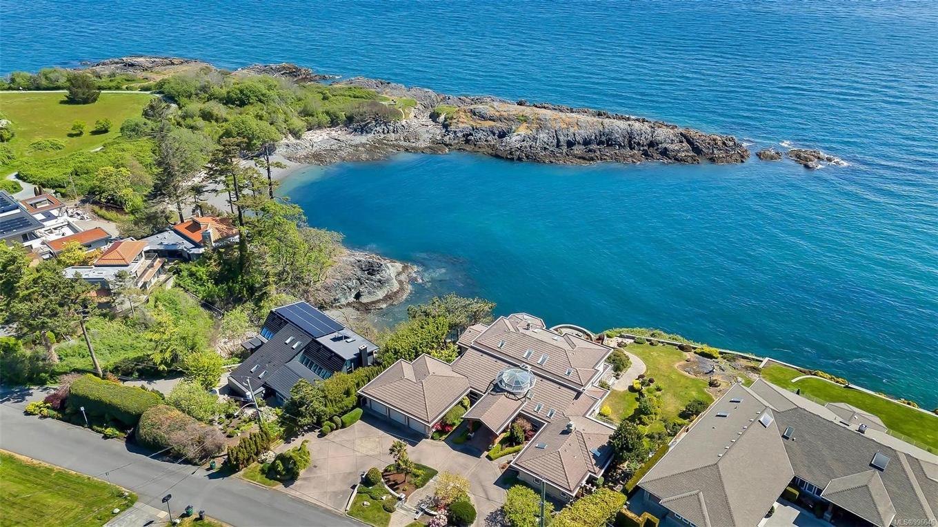 4461 Shore Way, Saanich, BC