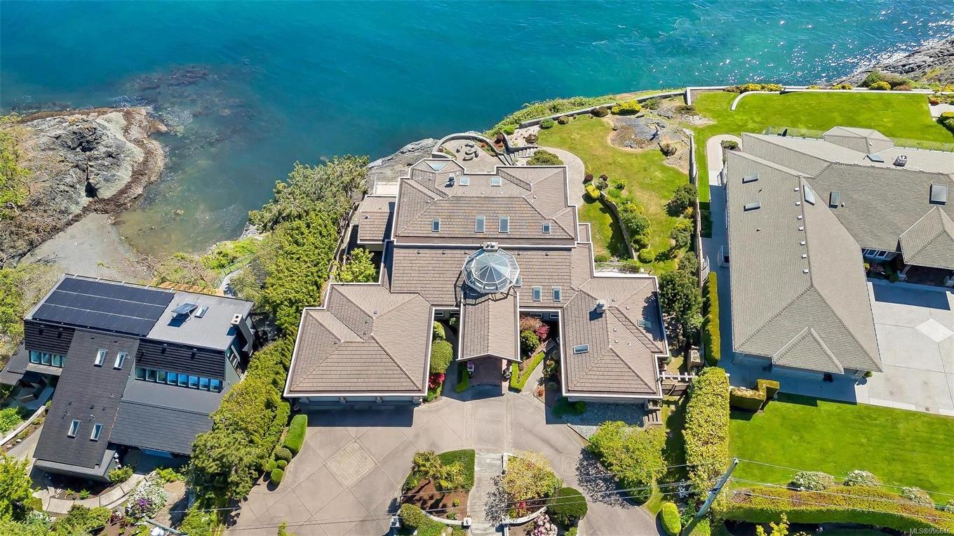 4461 Shore Way, Saanich, BC