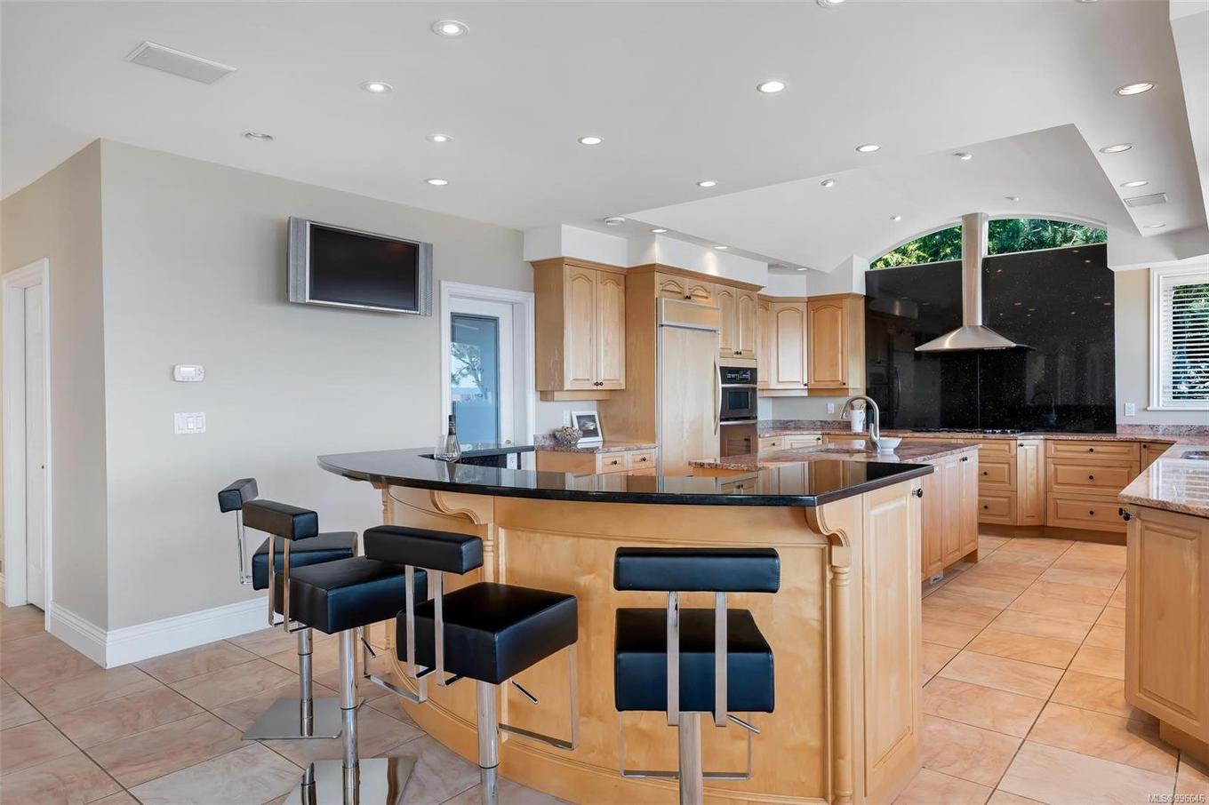 4461 Shore Way, Saanich, BC